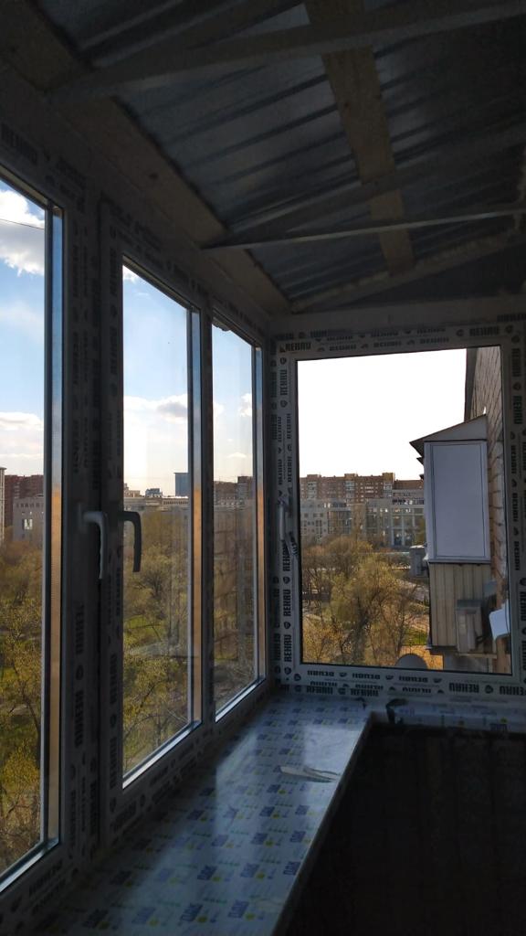 Остекление балкона из профиля Rehau Blitz Московский