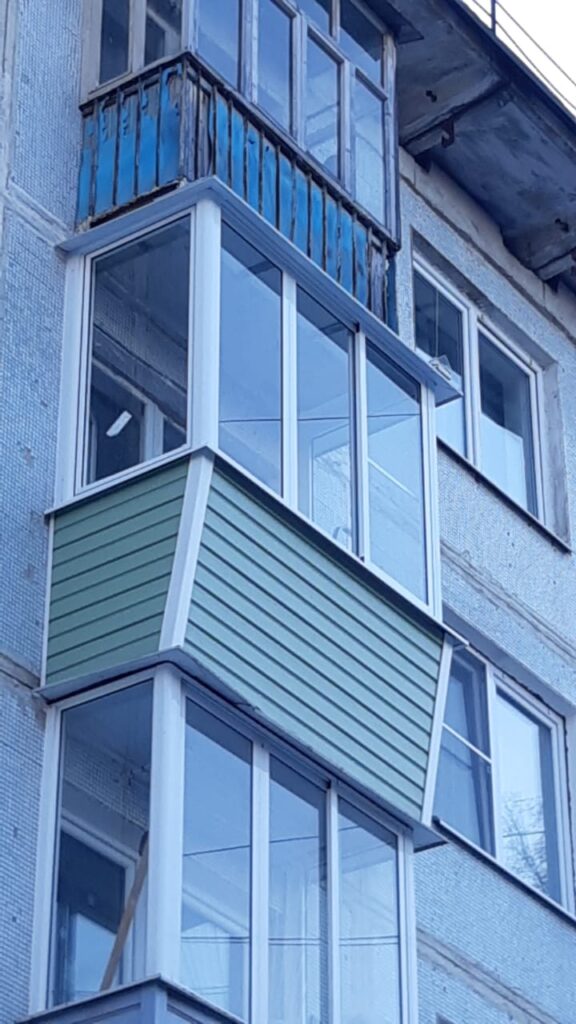 Остекление балкона раздвижными конструкциями Королев